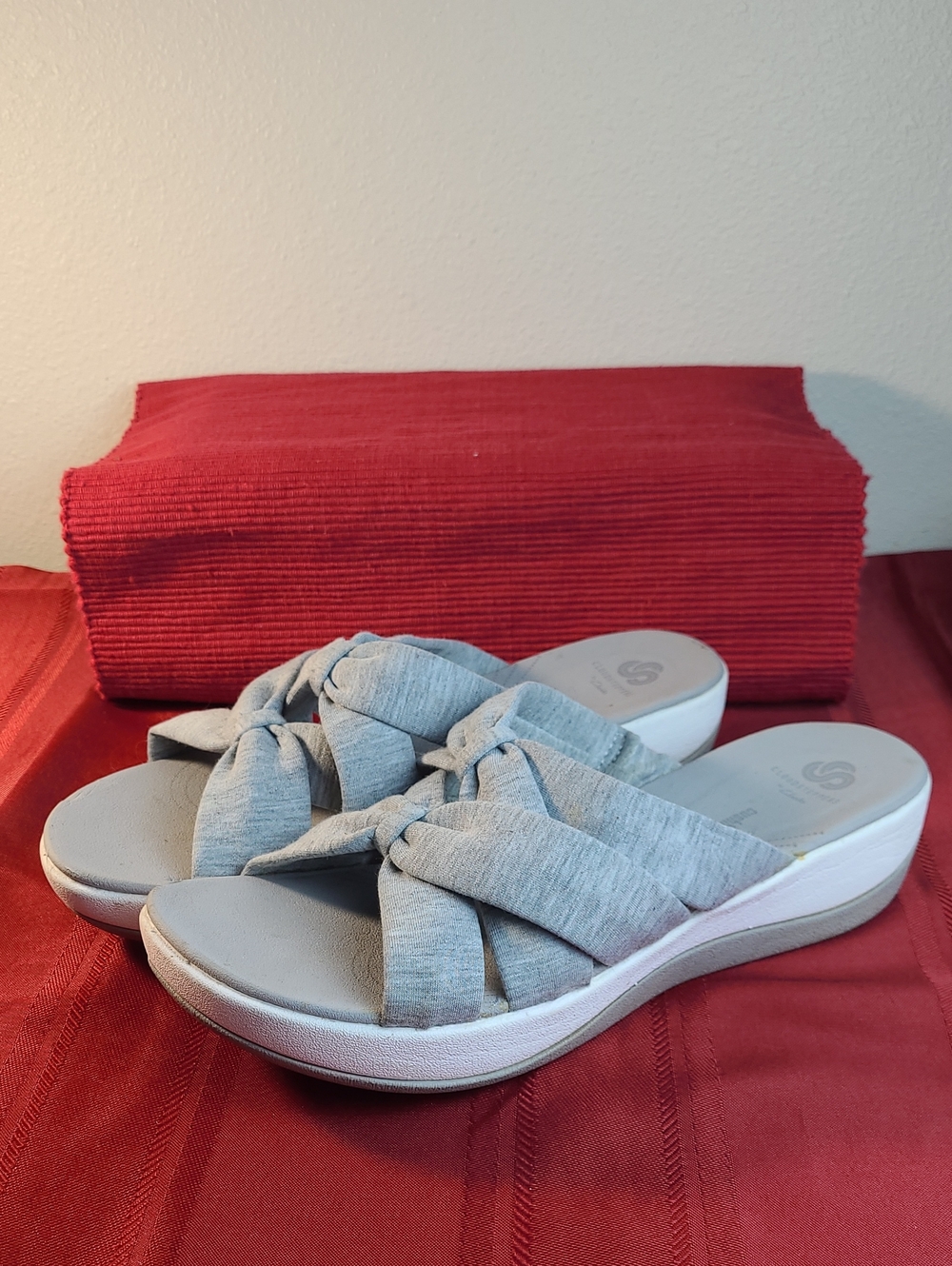 Cloudsteppers by Clarks, BreezeRae Light Gray Jersey Bow  Slide Sandals Size 10